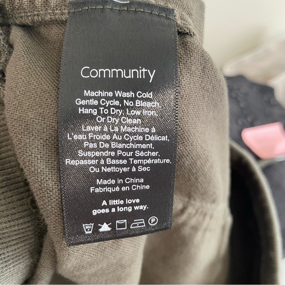 Aritizia Community - Military Green Cotton Cargo Pant - Small - Picture 7 of 9